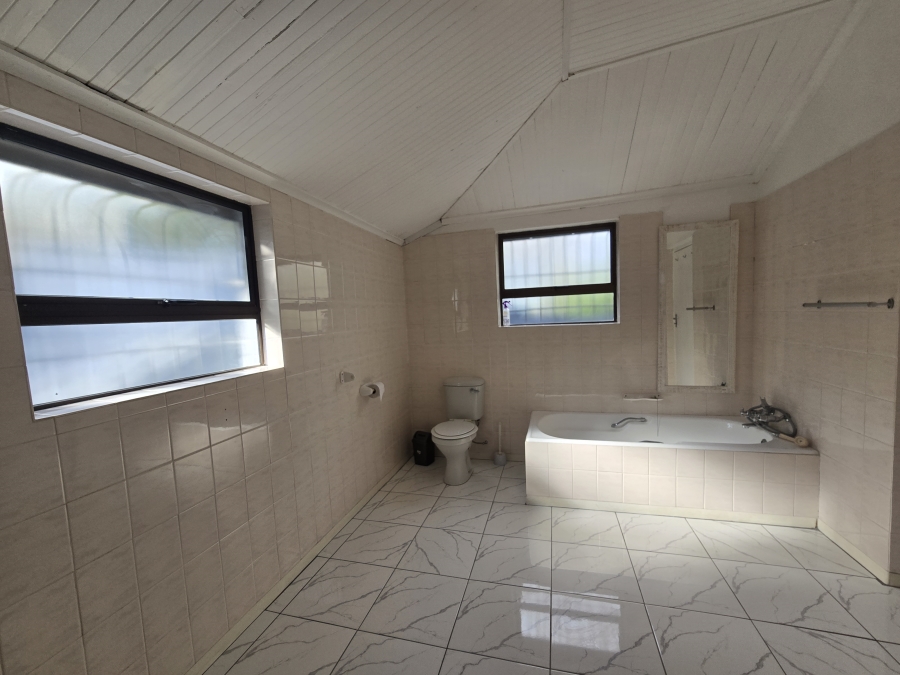 To Let 6 Bedroom Property for Rent in East Bank Eastern Cape